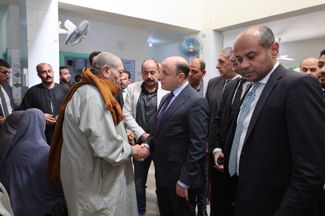 محافظ كفر الشيخ يتفقد القافلة الطبية بقرية شالما محافظ كفر الشيخ يتفقد القافلة الطبية بقرية شالما