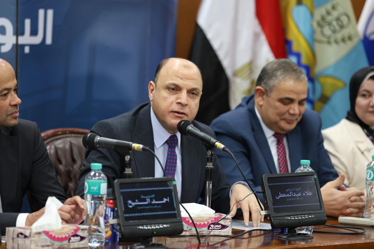 محافظ كفر الشيخ بالجامعة محافظ كفر الشيخ بالجامعة