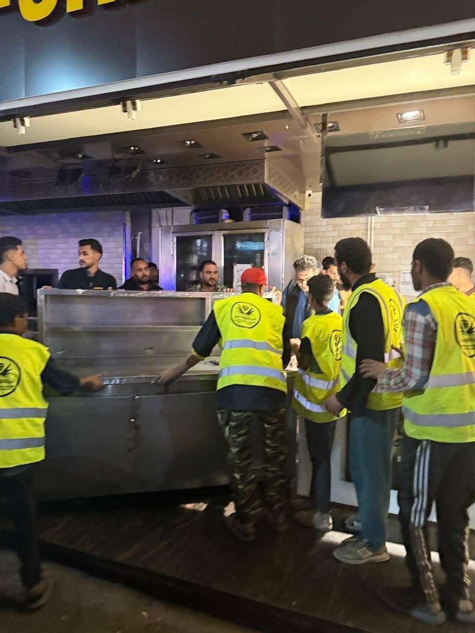 تشميع عددًا من المطاعم المخالفة فى شارع فيصل تشميع عددًا من المطاعم المخالفة فى شارع فيصل