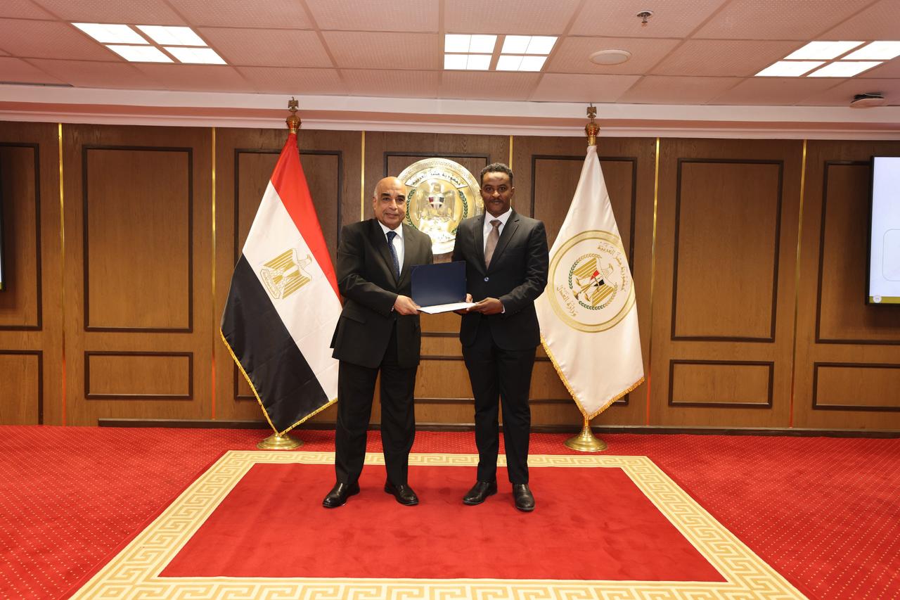 وزير العدل يكرم القضاة الصوماليين 1