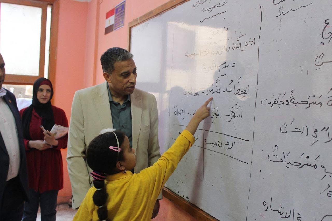 وكيل وزارة التعليم بالجيزة يتابع مستوى الطلاب وكيل وزارة التعليم بالجيزة يتابع مستوى الطلاب