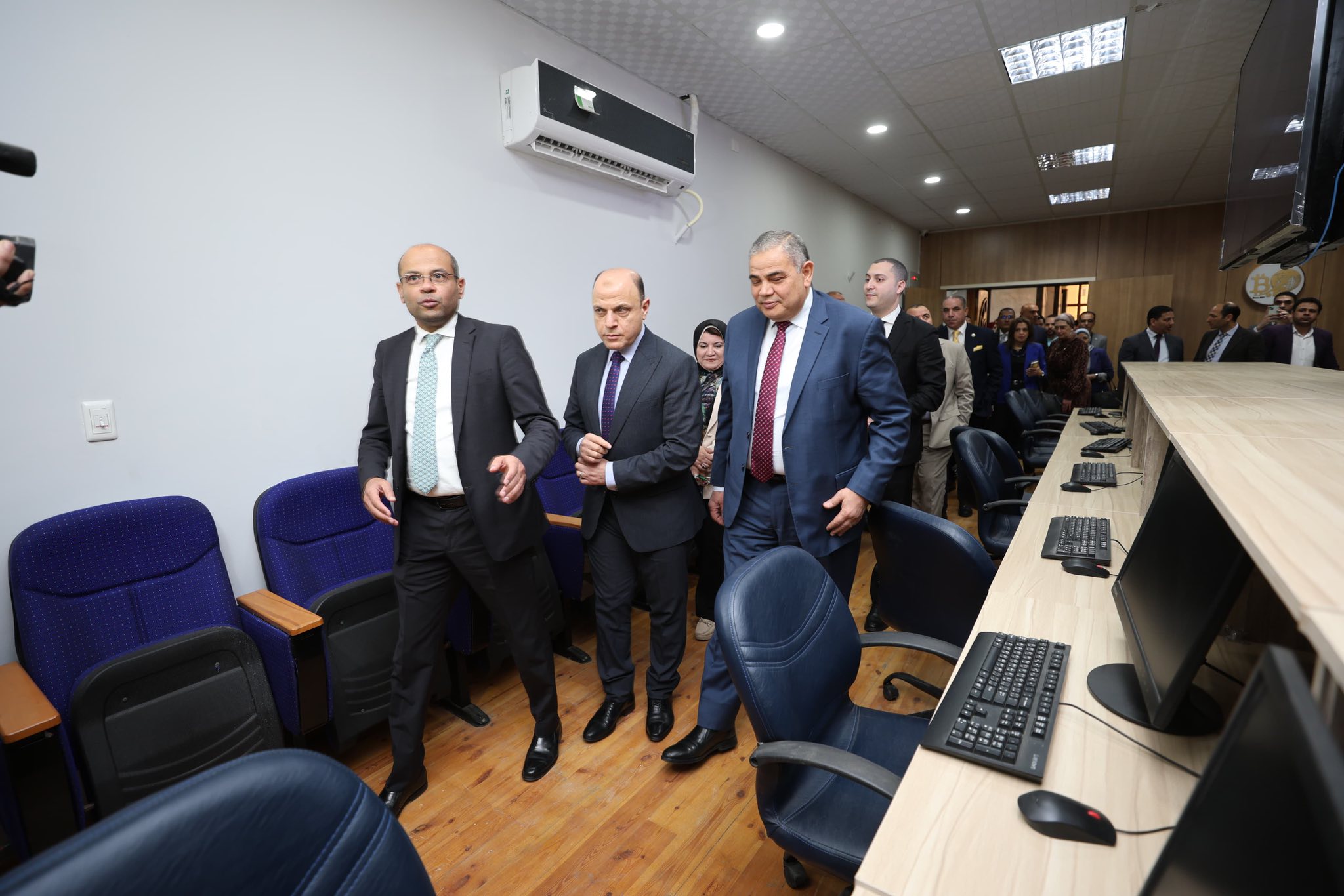 محافظ كفر الشيخ يتفقد مركز محاكاة البورصة محافظ كفر الشيخ يتفقد مركز محاكاة البورصة