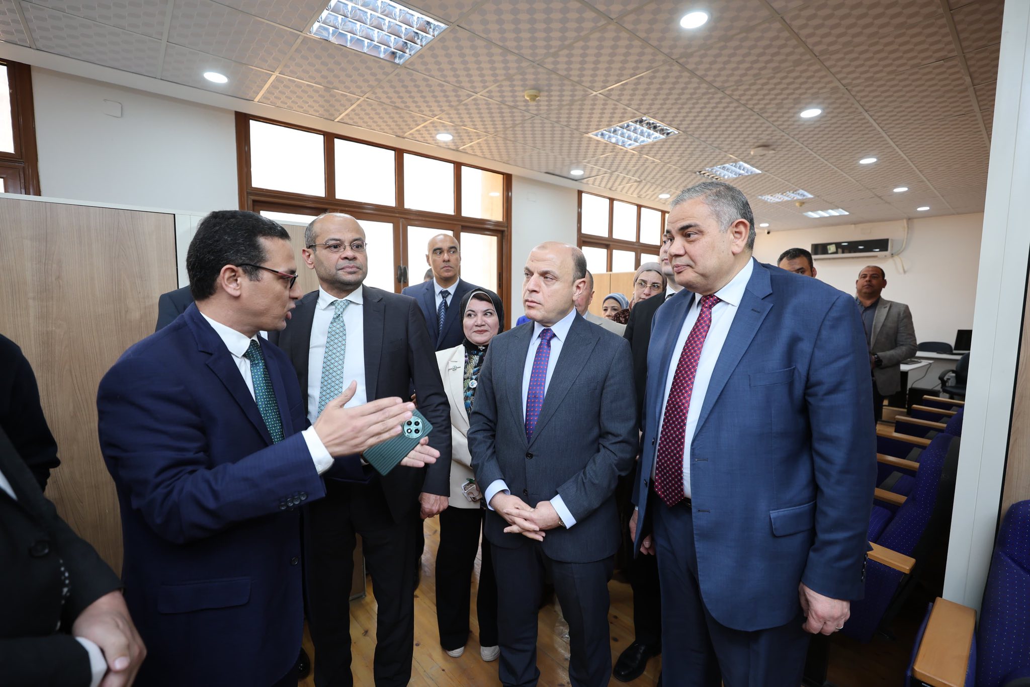 جانب من جولة المحافظ بمركز المحاكاة جانب من جولة المحافظ بمركز المحاكاة