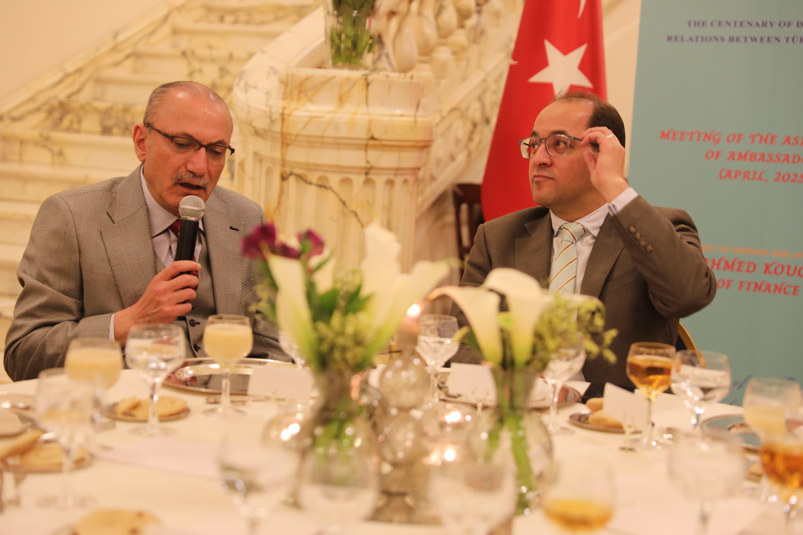 سفير تركيا مع وزير المالية