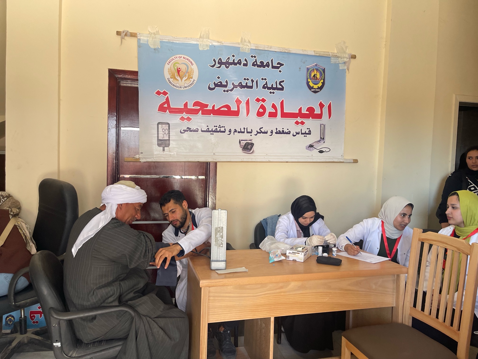 جانب من القوافل الطبية جانب من القوافل الطبية