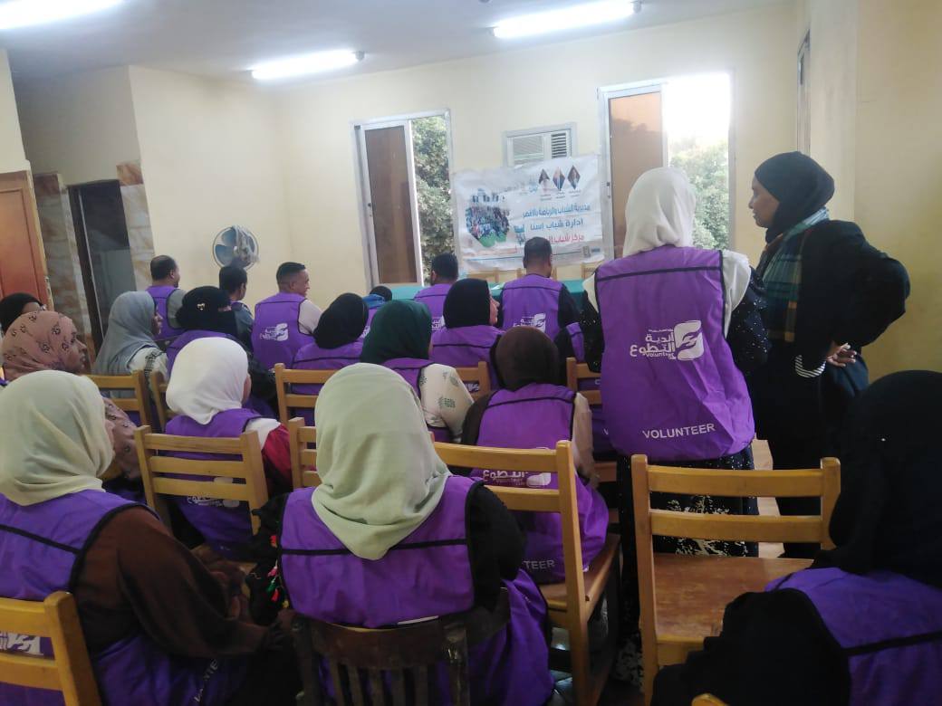 دورة تدريبية عن إدارة الفرق التطوعية بمركز شباب الحلة في إسنا