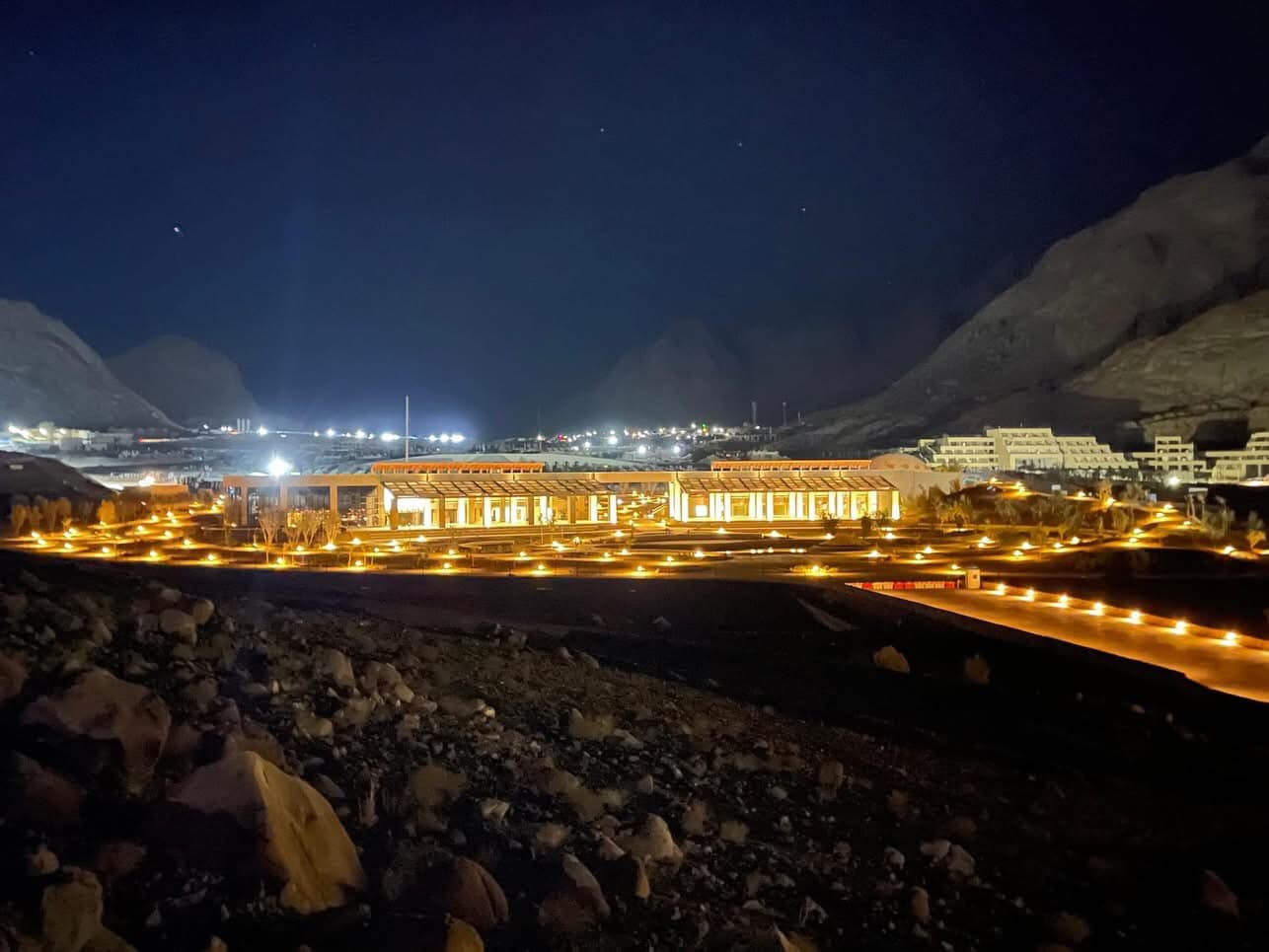 المكان ليلا