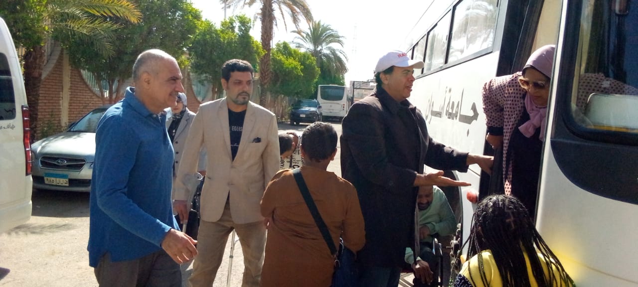 رئيس جامعة اسوان يستقبل وفد الشباب رئيس جامعة اسوان يستقبل وفد الشباب