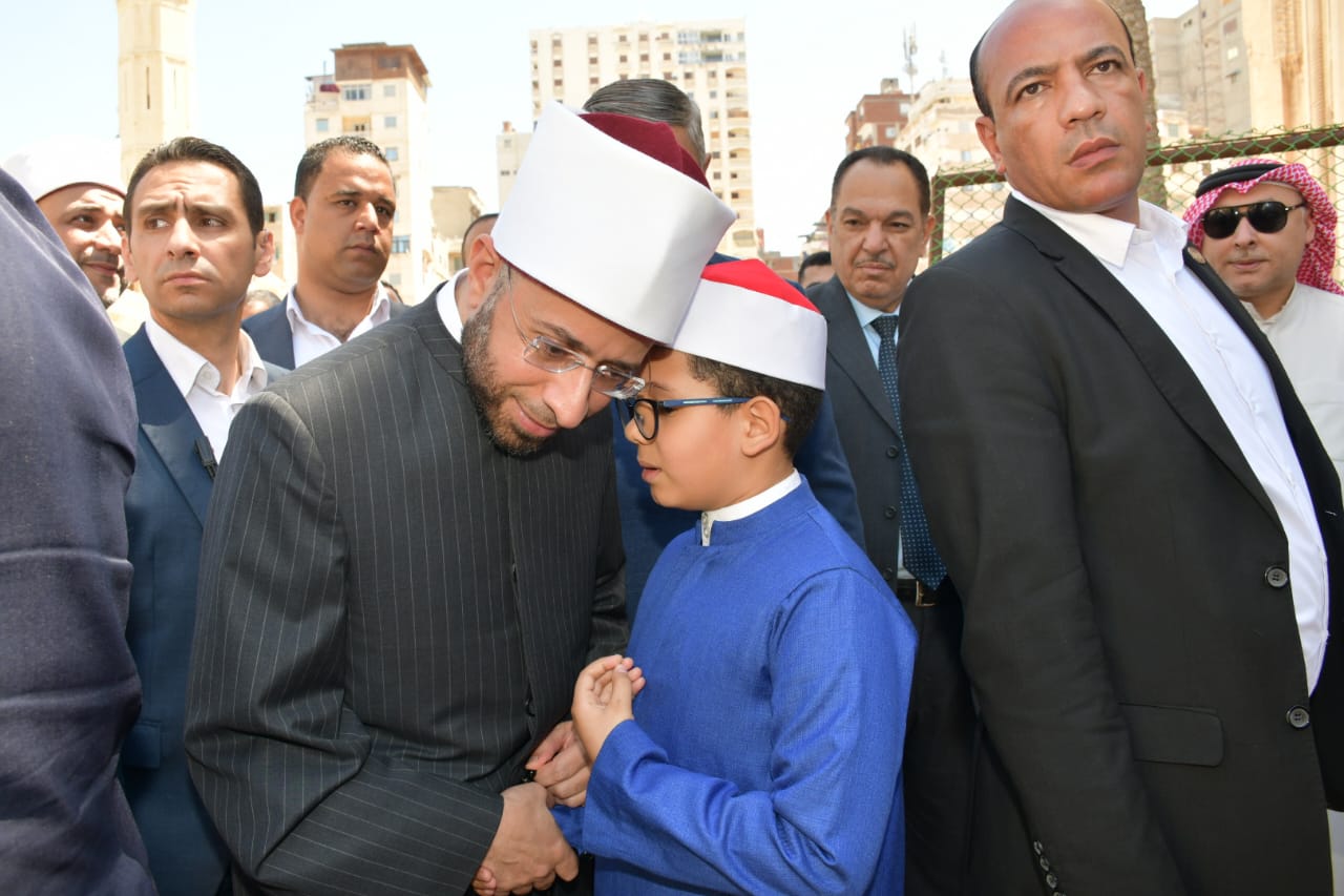 وزير الأوقاف يتفقد تطوير ساحة مسجد أبي العباس المرسي والمنطقة المحيطة بها (7)
