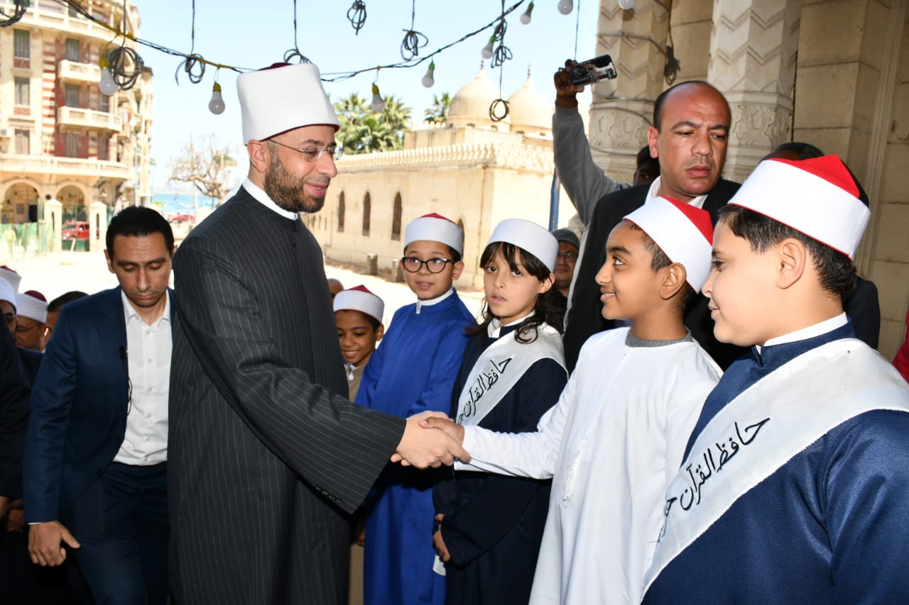 وزير الأوقاف يتفقد تطوير ساحة مسجد أبي العباس المرسي والمنطقة المحيطة بها (1)