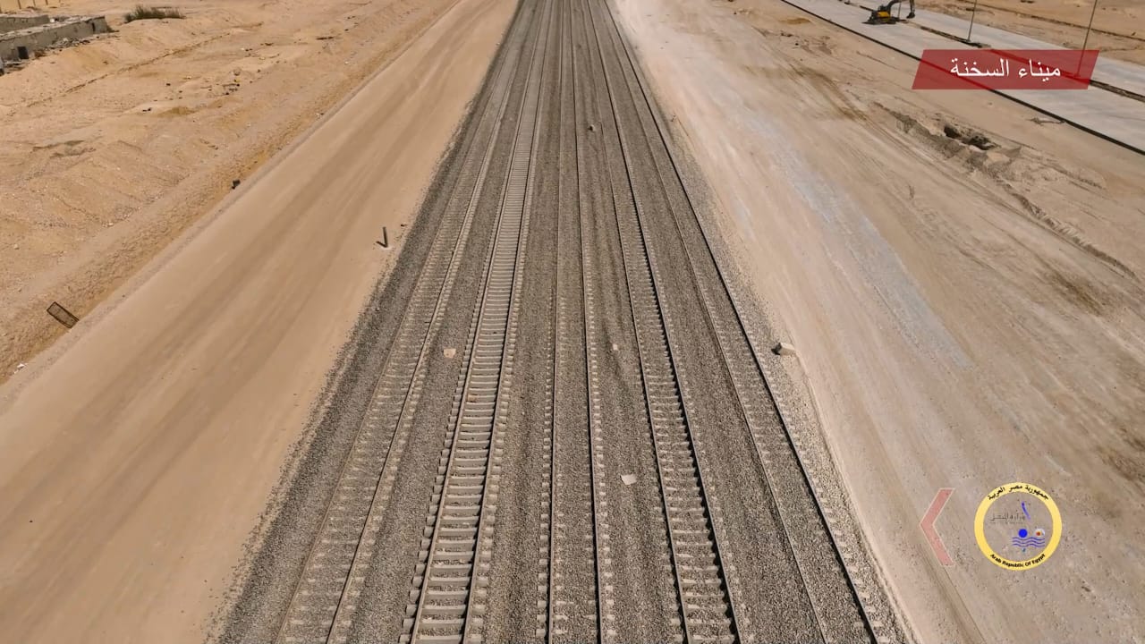 وزارة النقل تطور ميناء السخنة (8)
