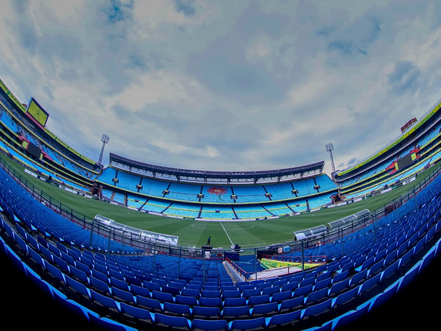 مدرجات  ملعب «لوفتوس فيرسفيلد»