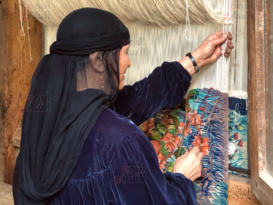 فنانات-قرية-الحرانية-يبدعن-في-صناعة-السجاد-اليدوي فنانات-قرية-الحرانية-يبدعن-في-صناعة-السجاد-اليدوي
