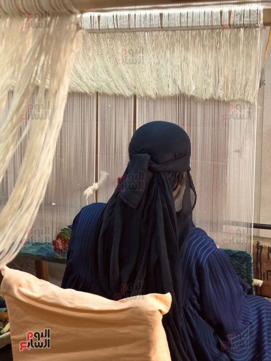 صناعة-السجاد-اليدوي-بأنامل-ذهبية صناعة-السجاد-اليدوي-بأنامل-ذهبية