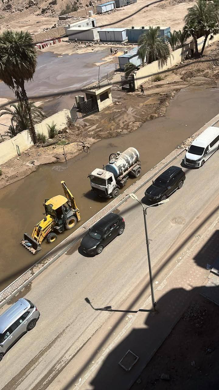 أعمال صيانة الكسر بالطريق