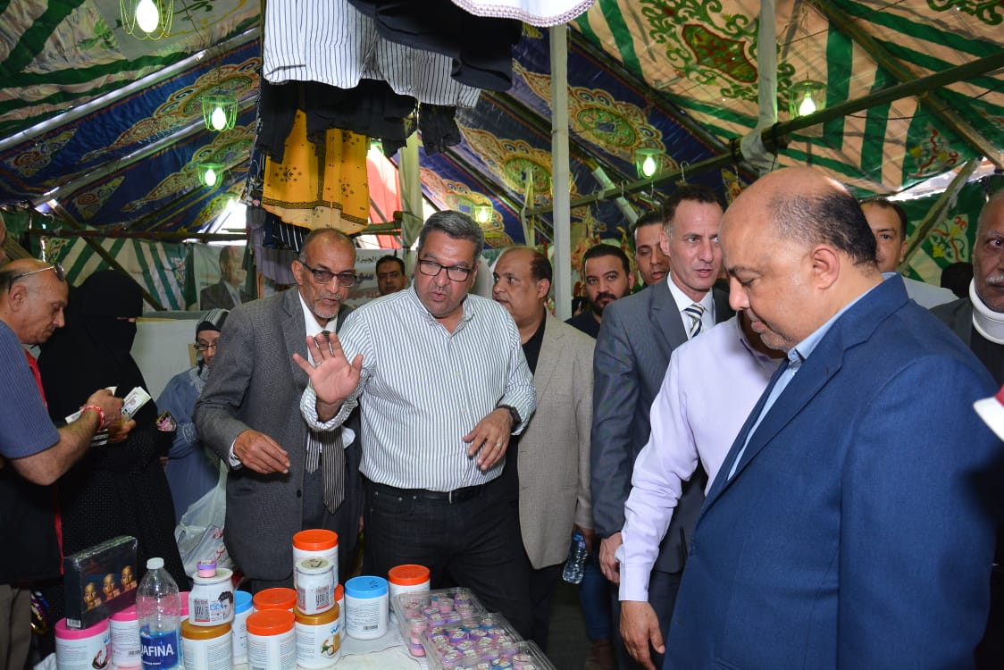 تشغيل سوق اليوم الواحد فى شارع المطار بالمنيرة (2)