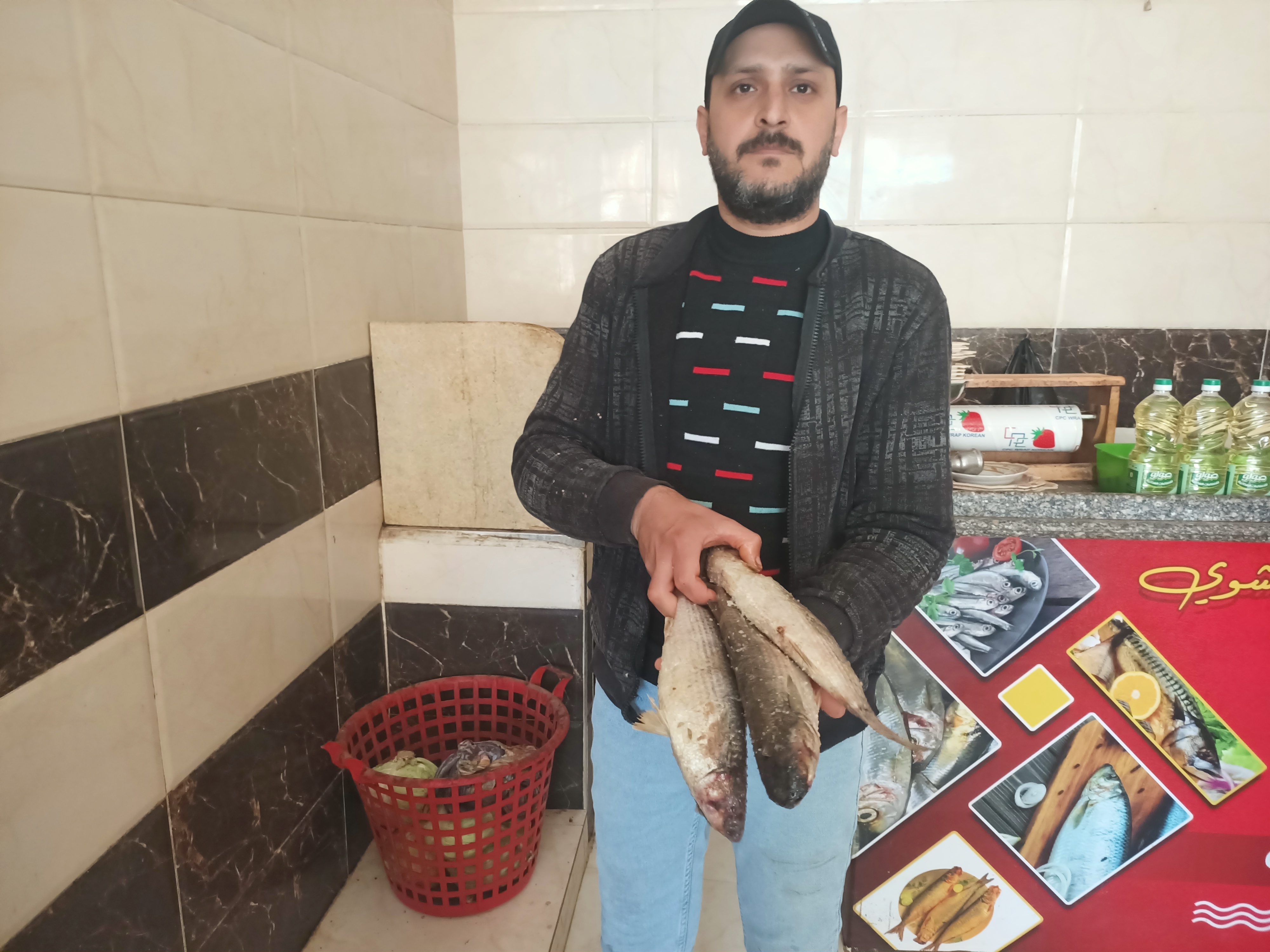 فسخانى بمحل الاسماك المملحة فسخانى بمحل الاسماك المملحة