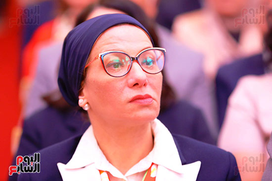 وزيرة البيئة وزيرة البيئة