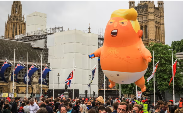 مناطيد تسخر من ترامب مناطيد تسخر من ترامب