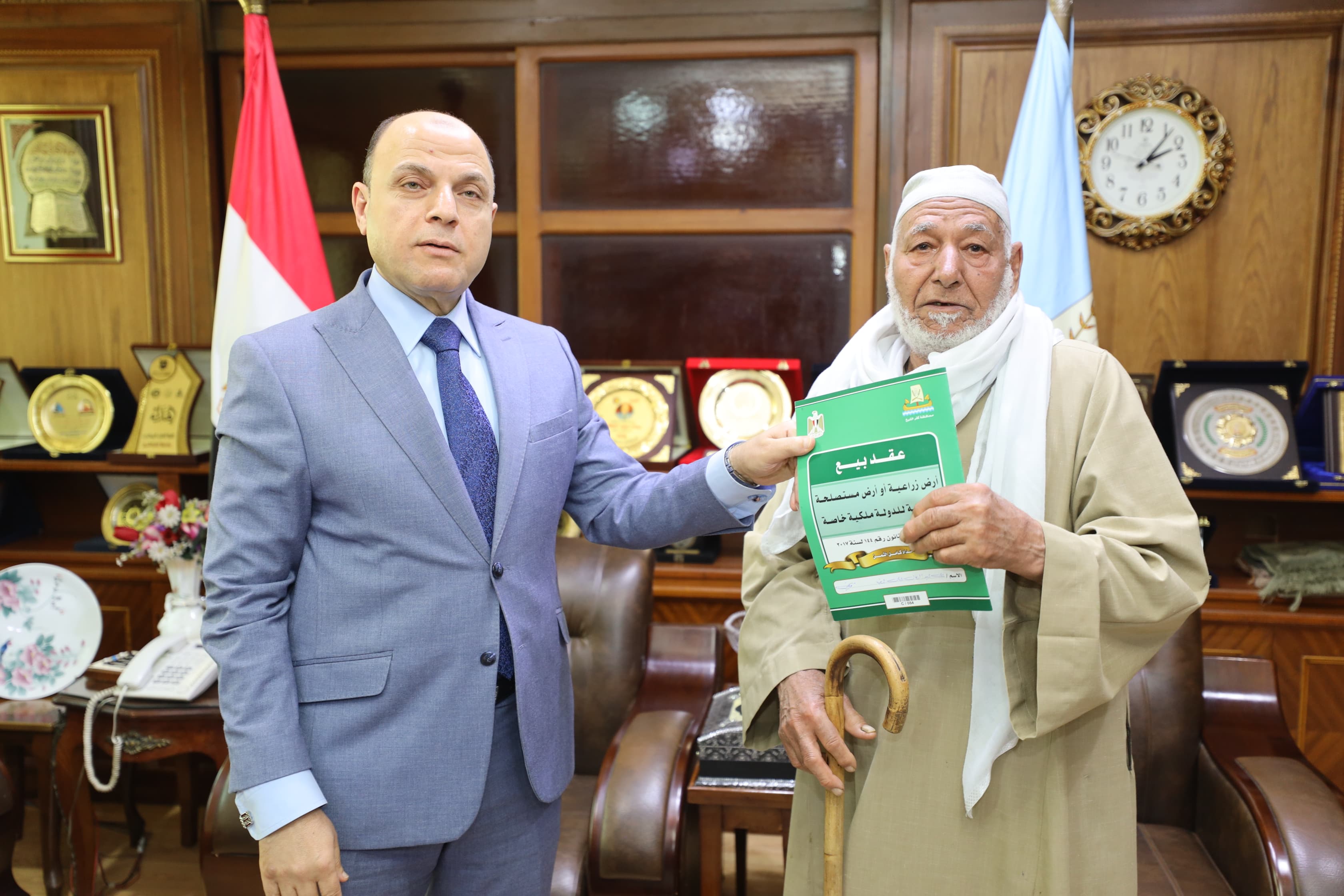 تسليم عقد تقنين تسليم عقد تقنين