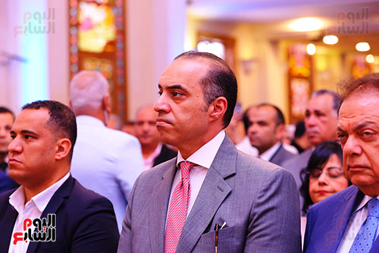 وزير المجالس النيابية يشهد القداس وزير المجالس النيابية يشهد القداس