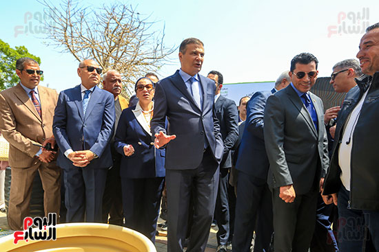وزير الزراعة وعدد من الوزراء يفتتحون معرض الزهور تصوير خالد كامل (9)