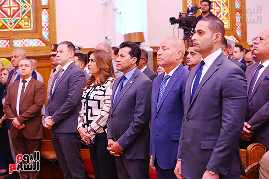 عدد من الوزراء أثناء القداس عدد من الوزراء أثناء القداس