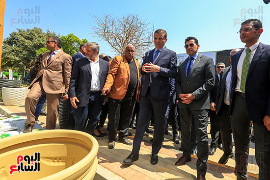 وزير الزراعة وعدد من الوزراء يفتتحون معرض الزهور تصوير خالد كامل (7)