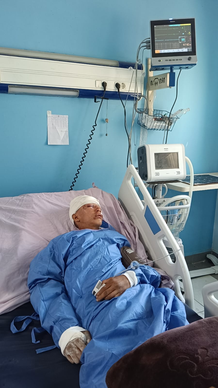 الشاب المصاب بعد العملية الشاب المصاب بعد العملية