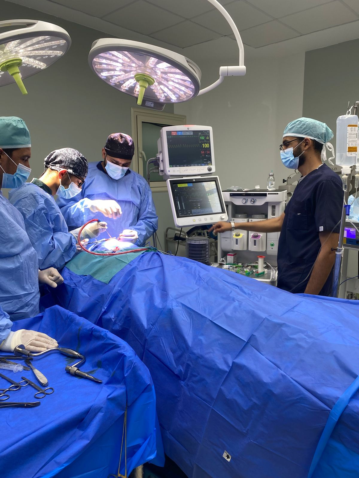 من داخل غرفة العمليات بمستشفى الطوارئ من داخل غرفة العمليات بمستشفى الطوارئ