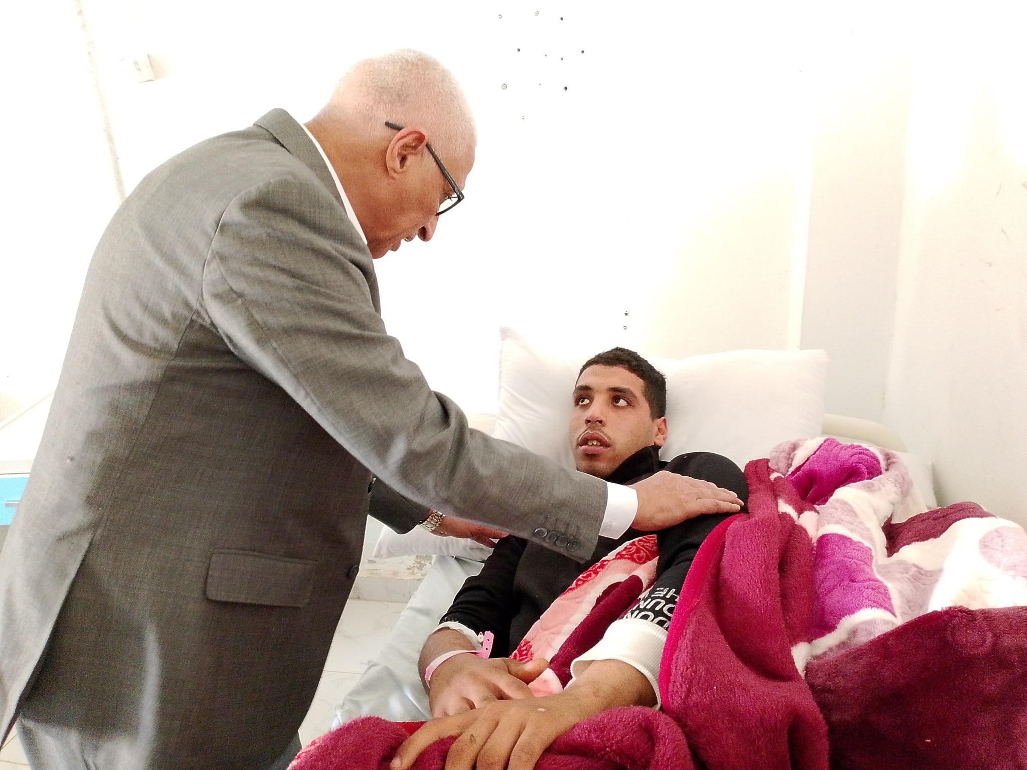 خلال زيارة المحافظ خلال زيارة المحافظ