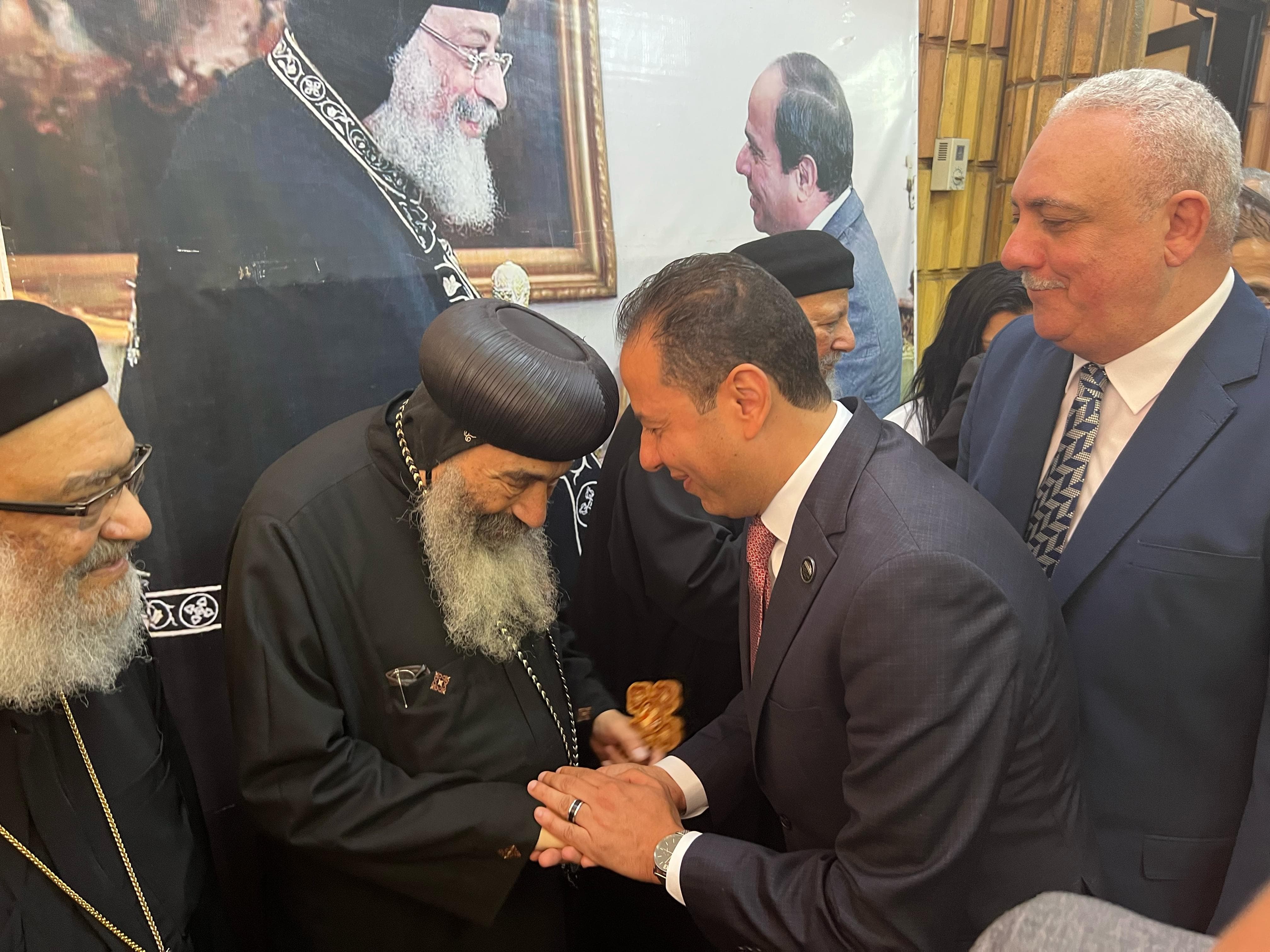 تقديم التهاني للانبا تادرس تقديم التهاني للانبا تادرس