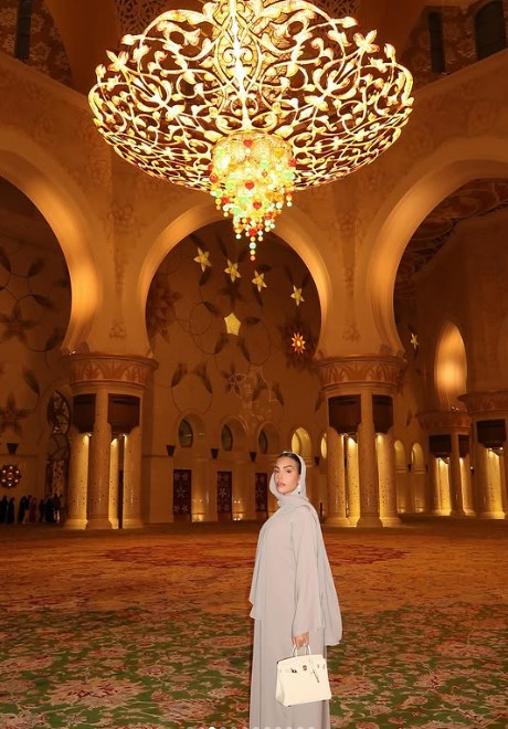 جورجينا تنشر صورة على إنستجرام جورجينا تنشر صورة على إنستجرام