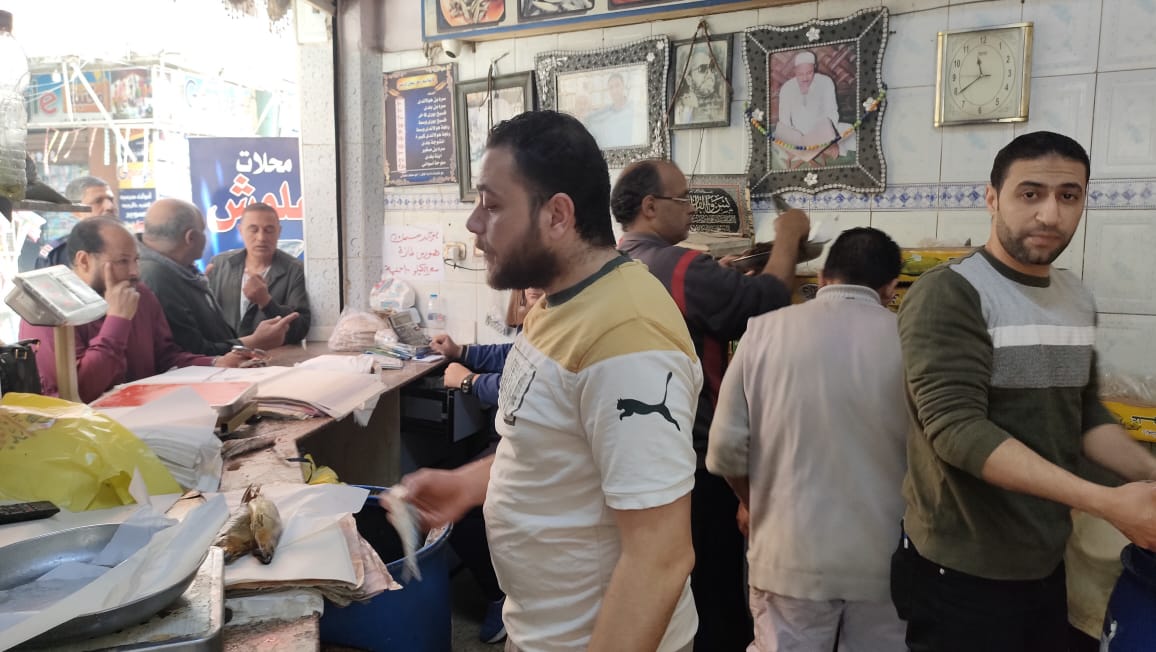 اقبال لشراء الأسماك المملحة في الغربية
