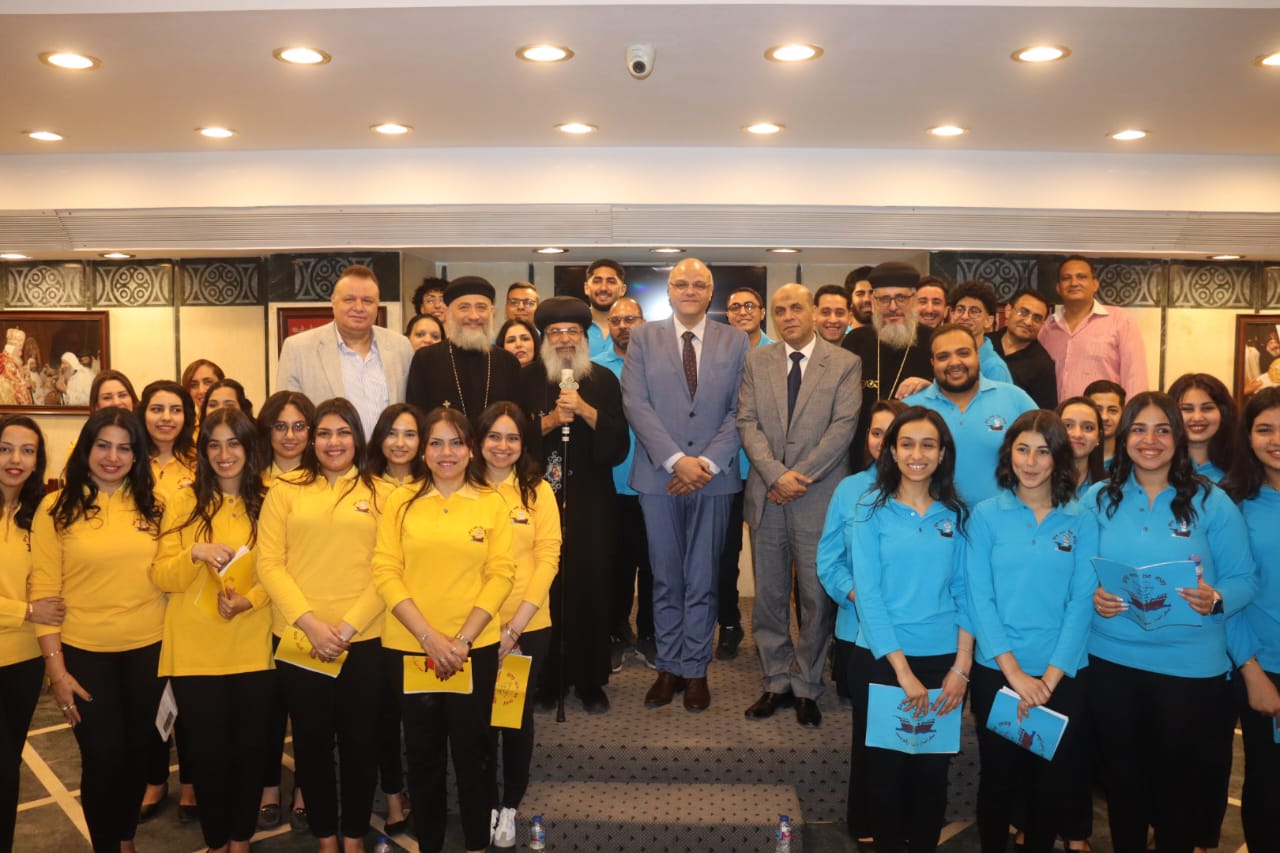 فرحة داخل الكنائس