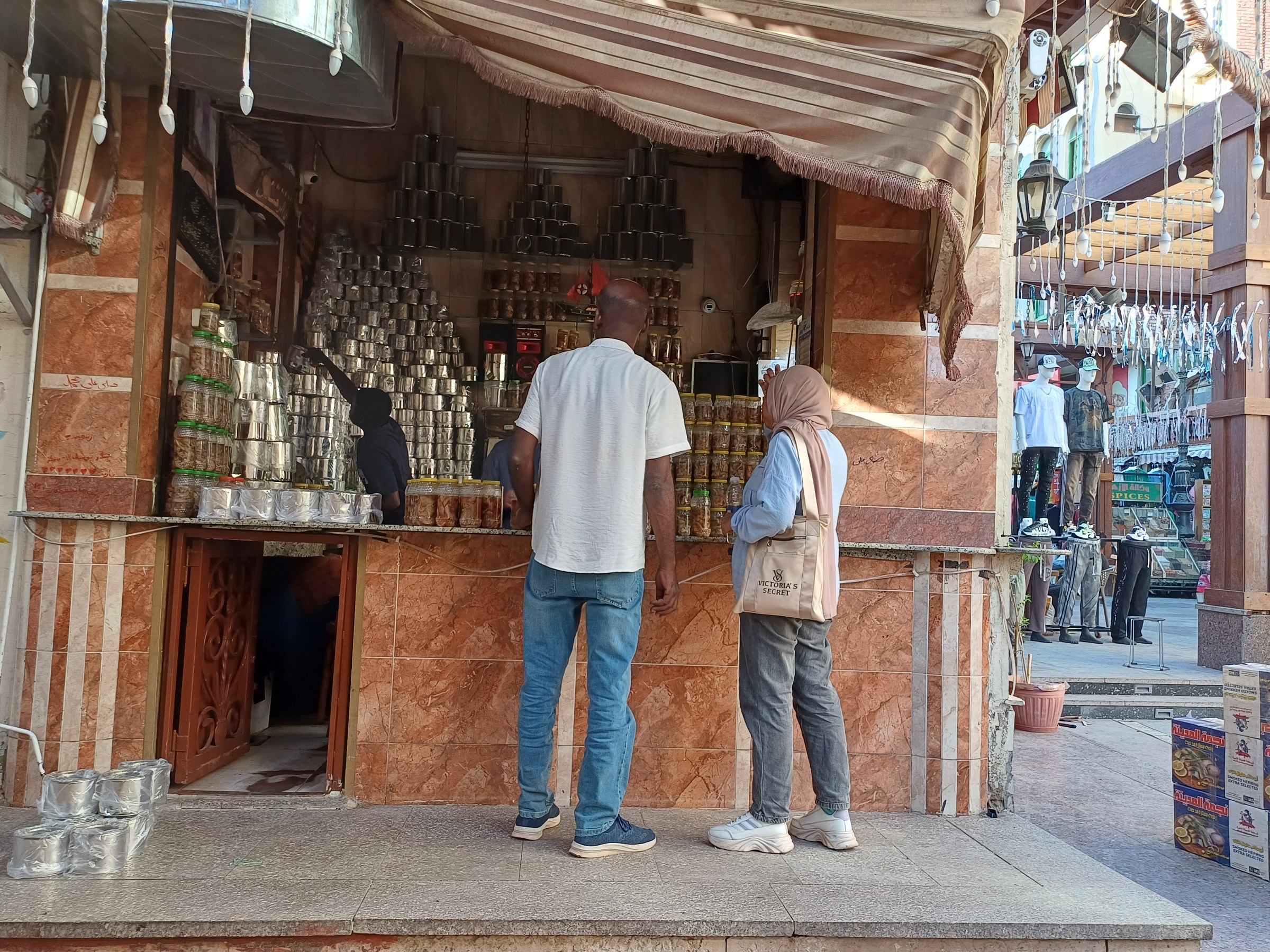 ‪الإقبال على شراء الفسيخ