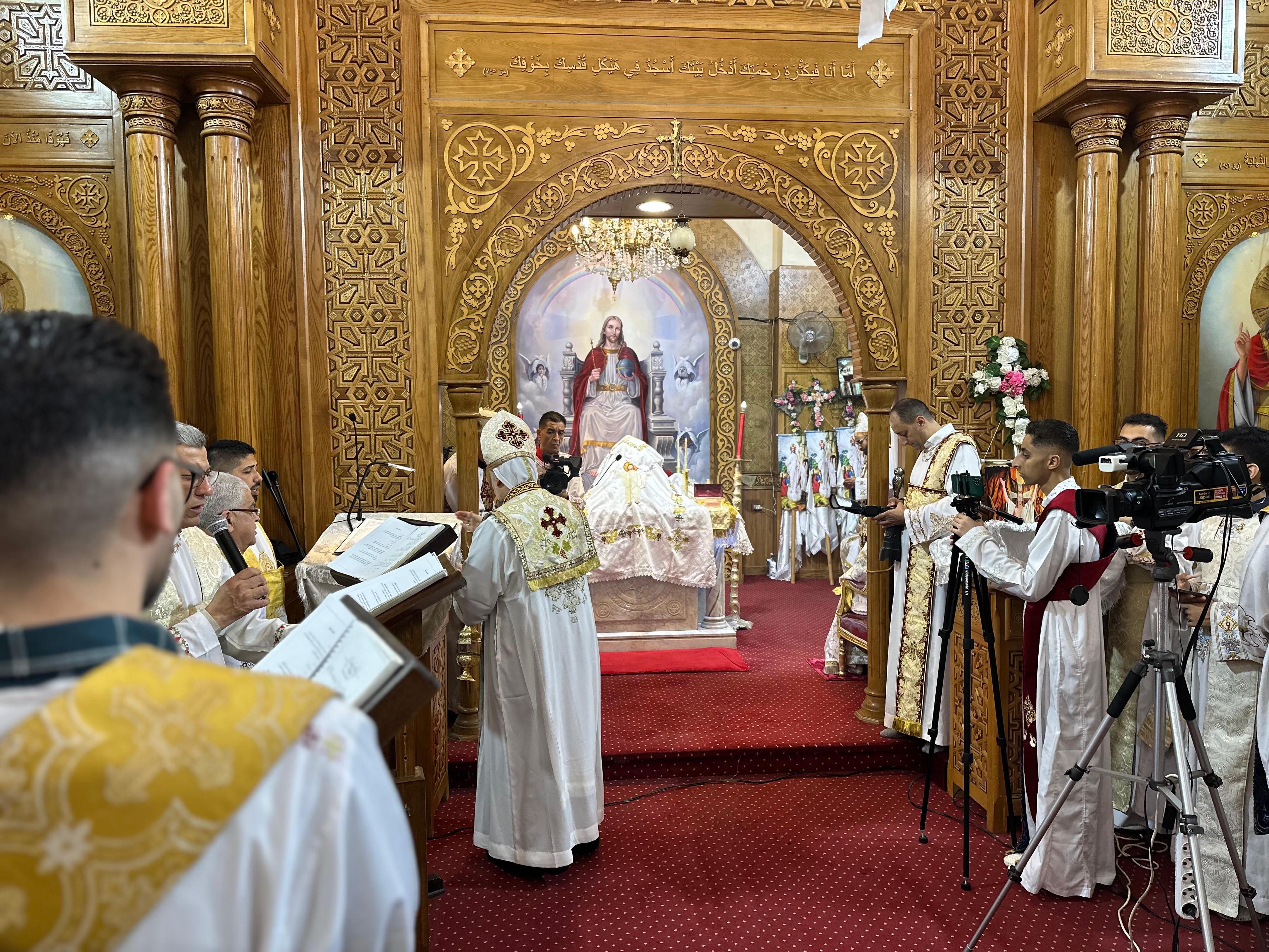 جانب من عيد القيامة في كنيسة الأنبا بيشوي جانب من عيد القيامة في كنيسة الأنبا بيشوي