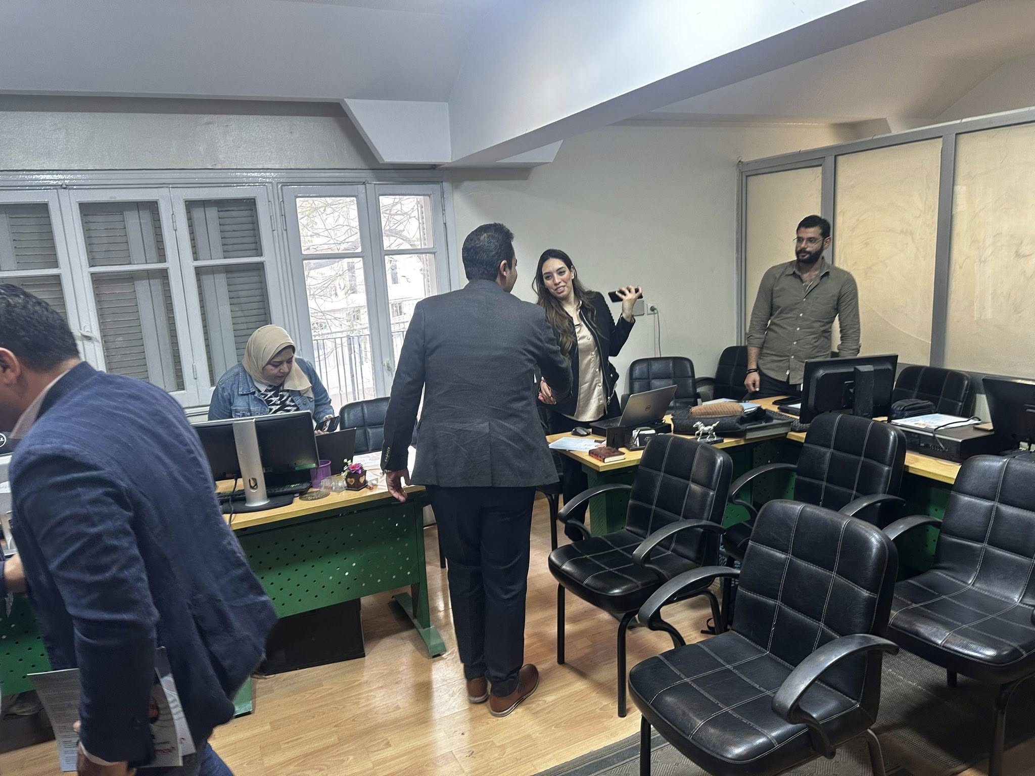 جولة الزميل محمد السيد بعالم المال (3)