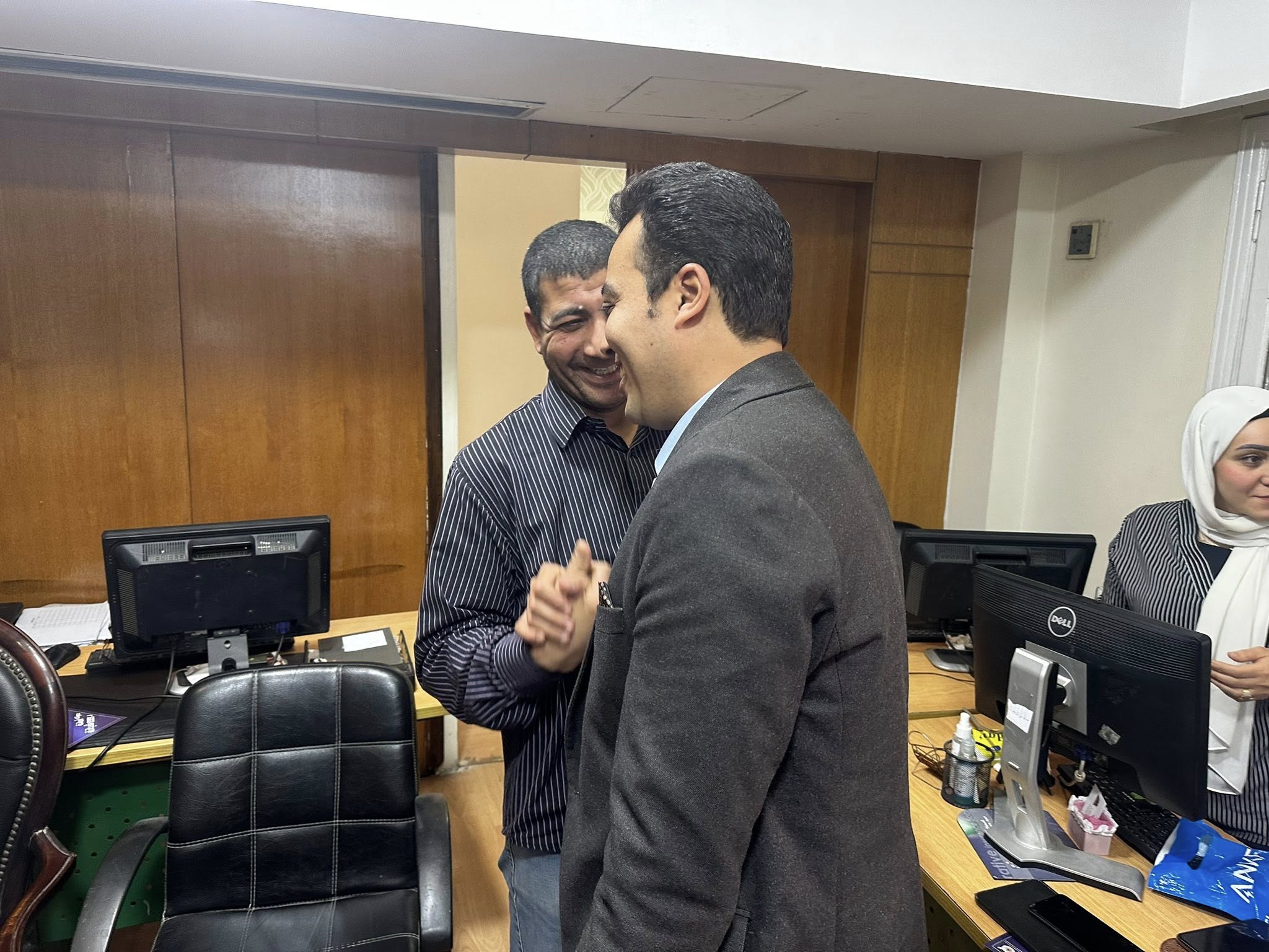 جولة الزميل محمد السيد بعالم المال (2)
