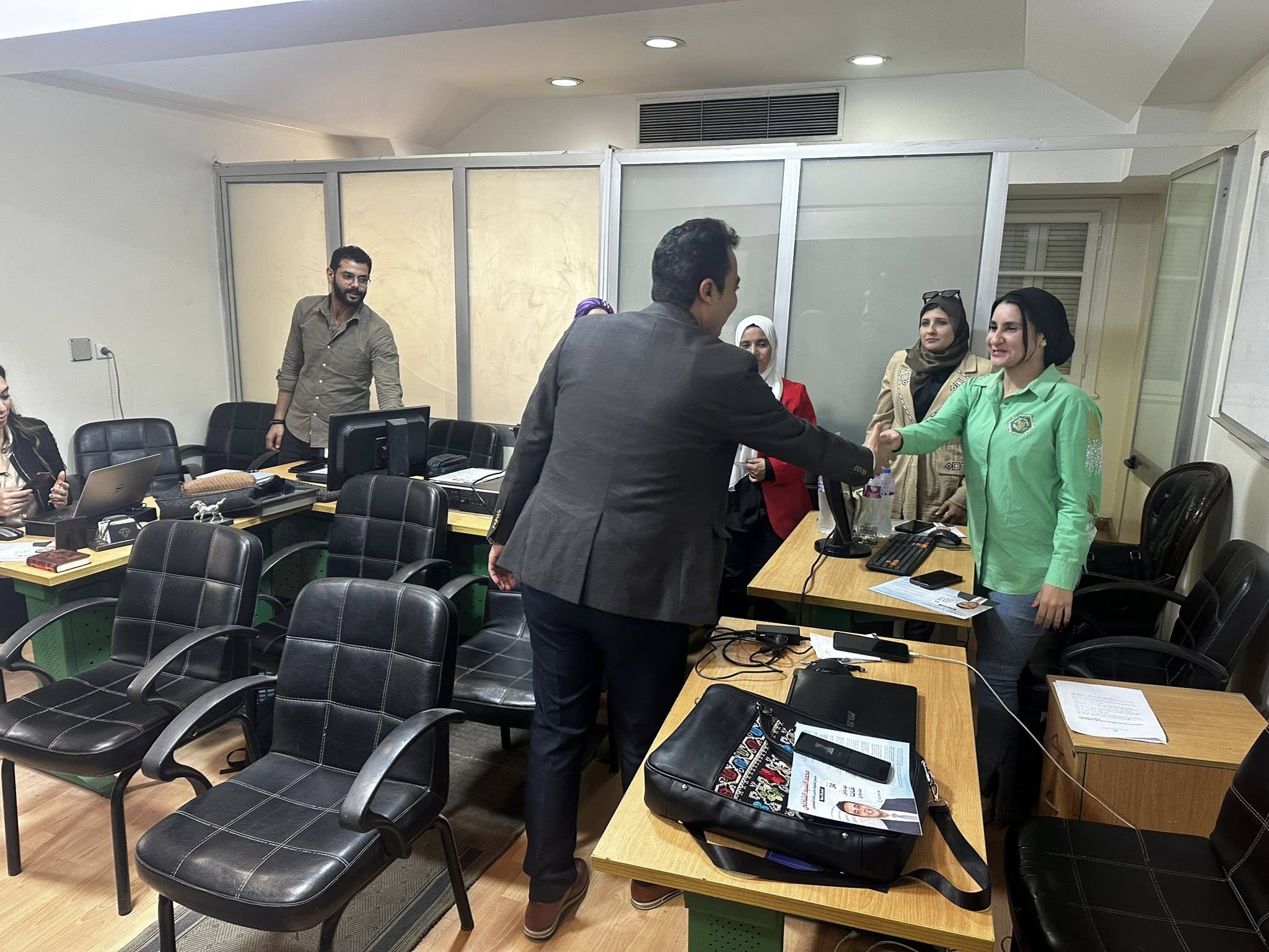 جولة الزميل محمد السيد بعالم المال (4)