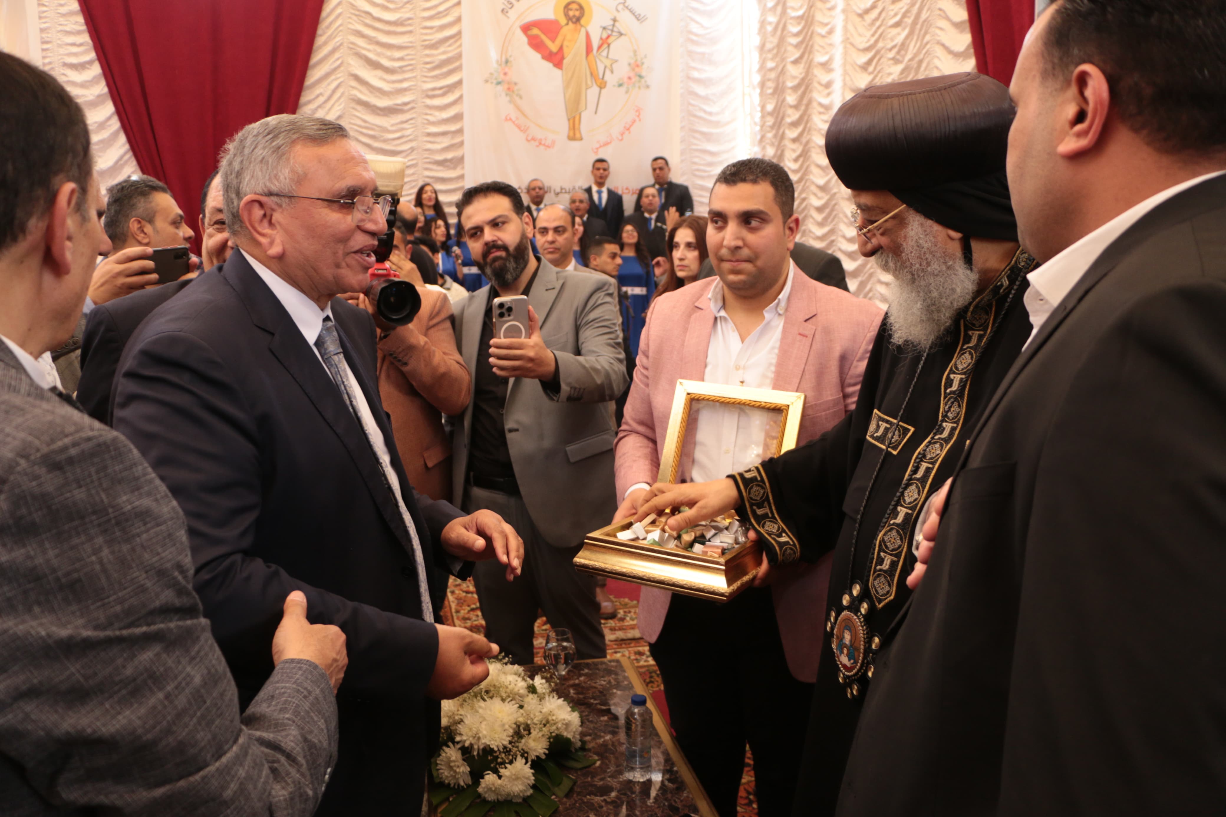 حزب الوفد يقدم التهنئة بعيد القيامة (5)
