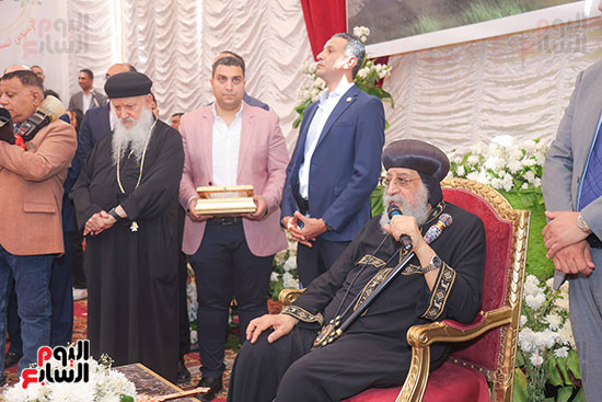 استقبال البابا تواضروش للمهنئين (5)
