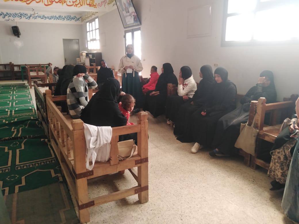 ندوة توعوية لطبيبة بيطرية لربات البيوت بالأقصر حول إختيار الأسماك المملحة ندوة توعوية لطبيبة بيطرية لربات البيوت بالأقصر حول إختيار الأسماك المملحة