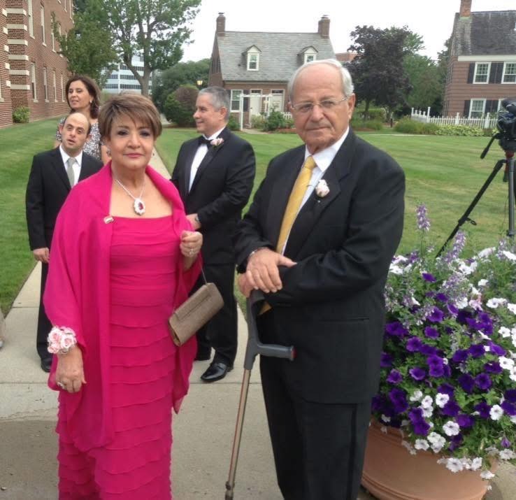 الإعلامية سناء منصور وزوجها الإعلامية سناء منصور وزوجها