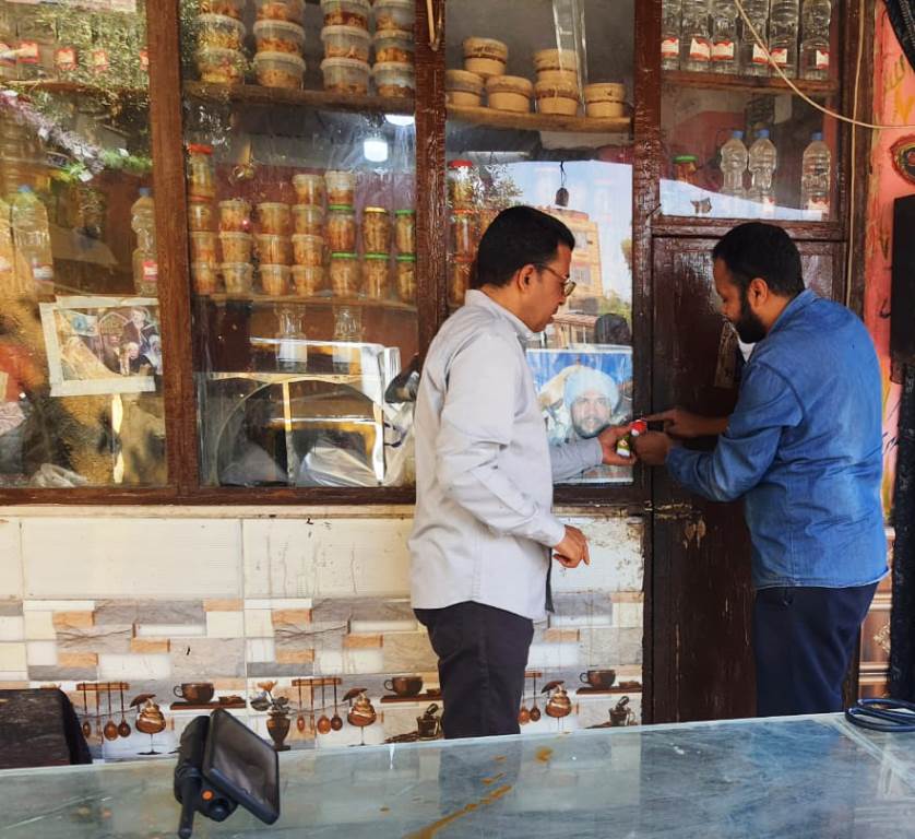 جانب من الحملات على محلات بيع الأسماك المملحة جانب من الحملات على محلات بيع الأسماك المملحة