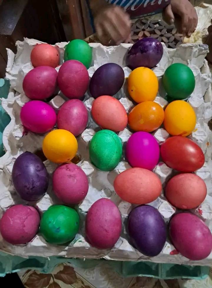 بهجة الأطفال برسم وتلوين البيض فى شم النسيم