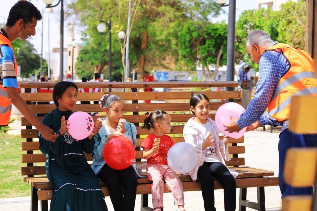 توزيع على الأطفال توزيع على الأطفال