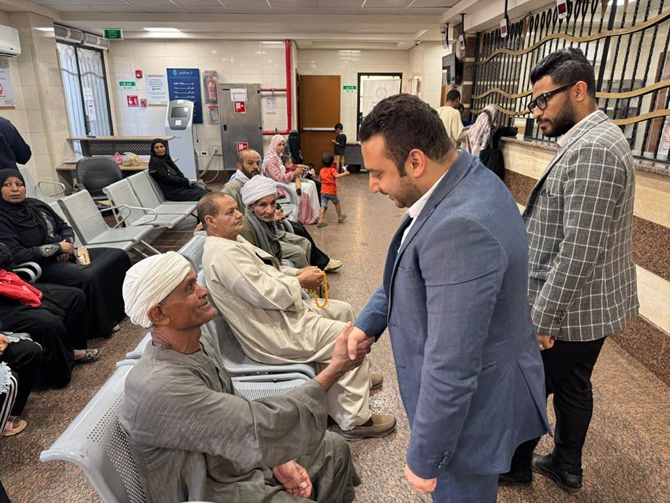 لقاء مع الأهالى لرصد انتظام العمل بالوحدات خلال احتفالات أعياد الربيع