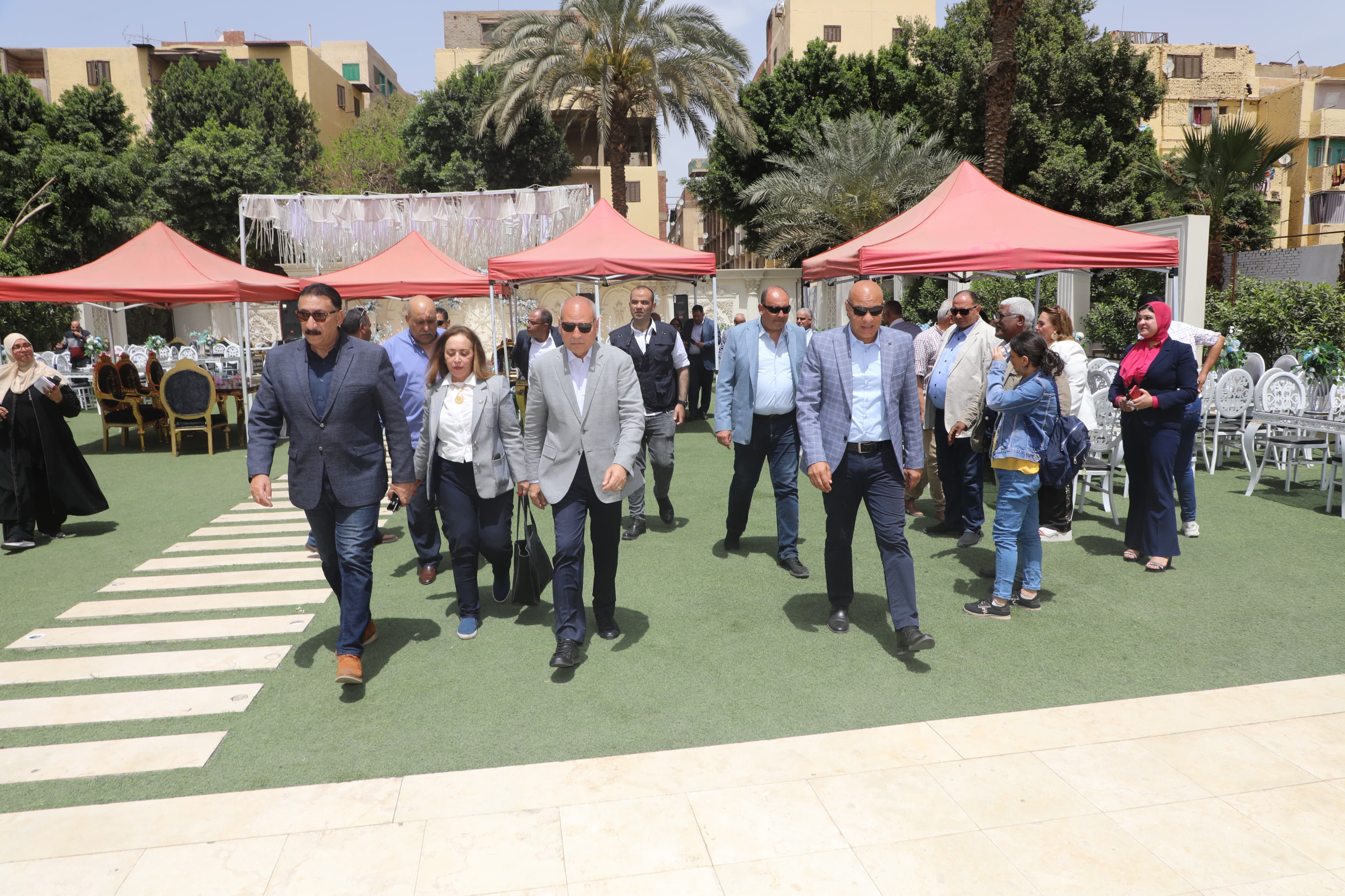 محافظ القاهرة جولة بالحدائق
