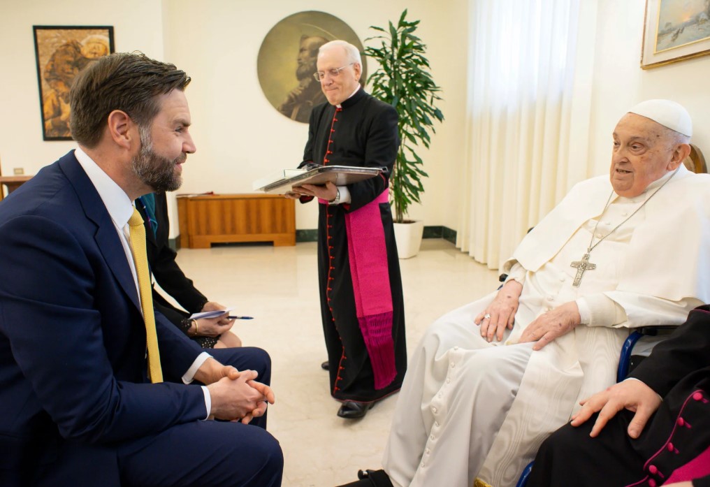 اخر لقاء للبابا مع نائب الرئيس الامريكى اخر لقاء للبابا مع نائب الرئيس الامريكى